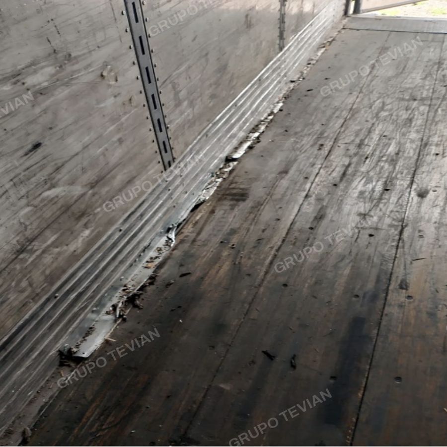Piso y zoclo, antes de la reparación